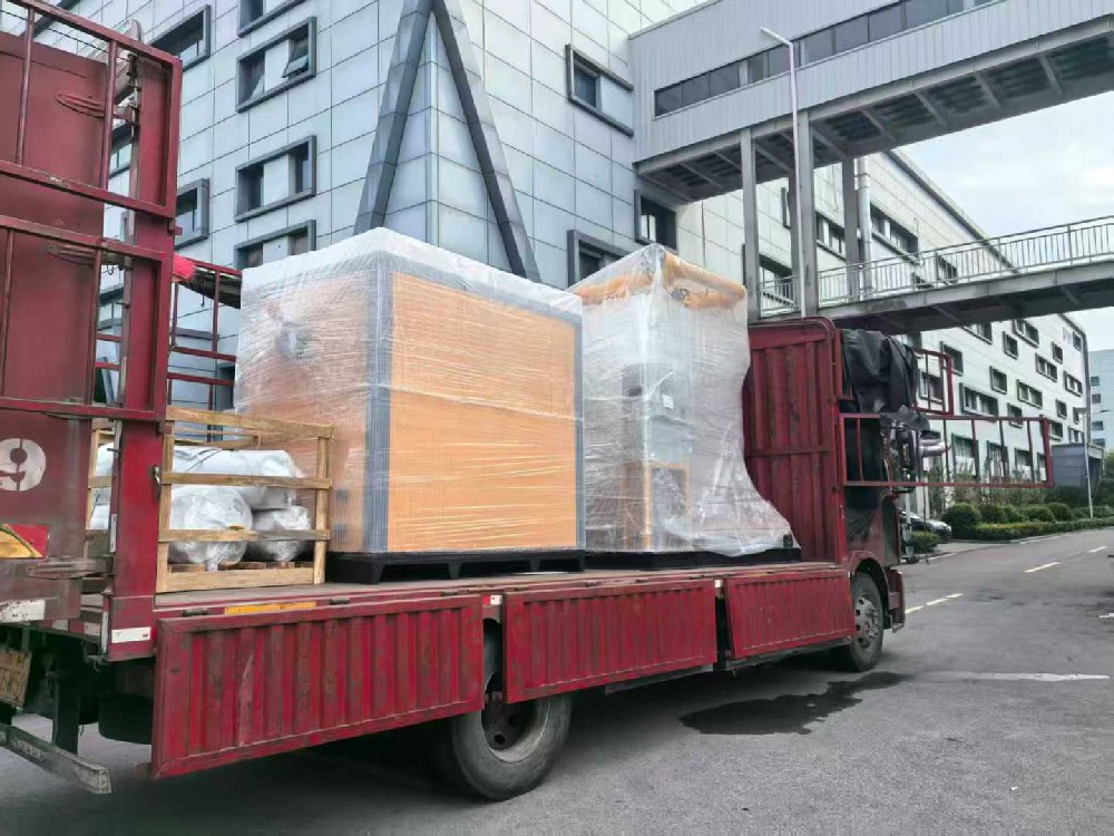 徐州尚吉机电-铭科 200kW 节能空压机再交付电子行业老客户！